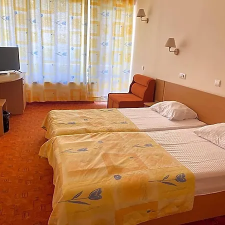 Hotel Vezhen - Free Parking 3*