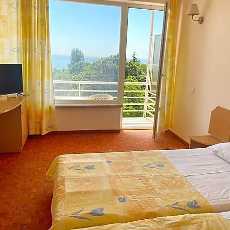 Hotel Vezhen - Free Parking 3*