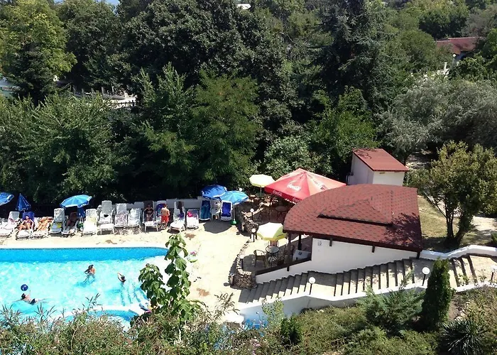 Hotel Vezhen - Free Parking 3*